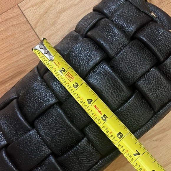 Valentina Fiore Black Woven Leather Gold Studded Handbag Gold Chain Strap bag - Picture 6 of 16